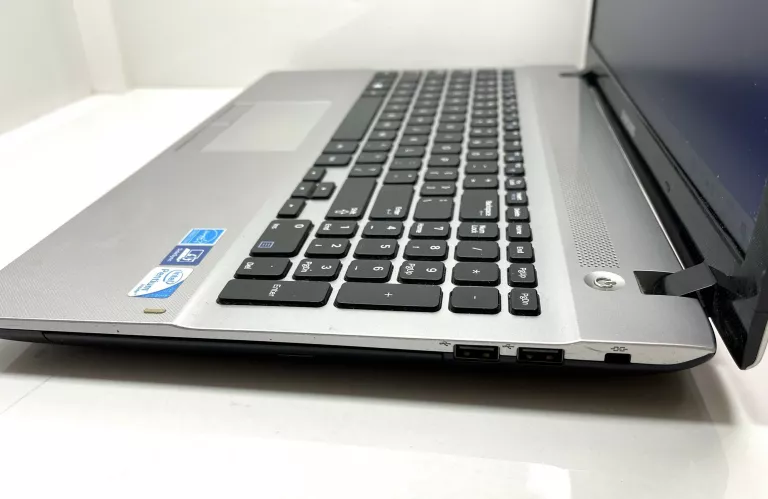LAPTOP SAMSUNG NP270