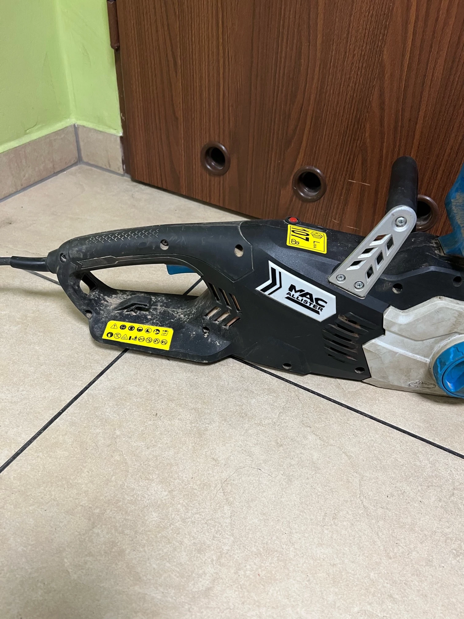 pila-elektryczna-macallister-mcswp2400s-2-tanio-zasilanie-sieciowe