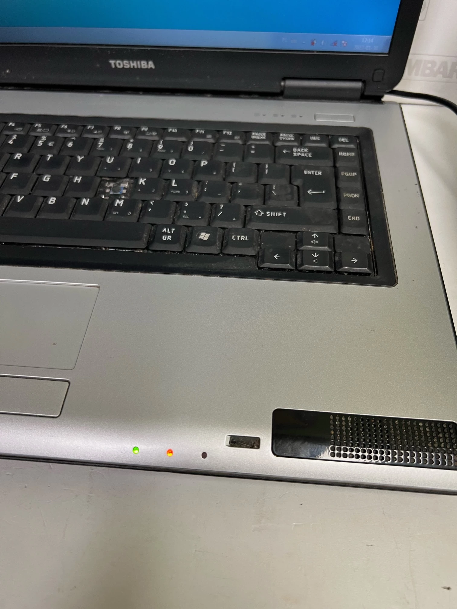 laptop-toshiba-l40-14g-zasilacz-tanio-stan-uzywany