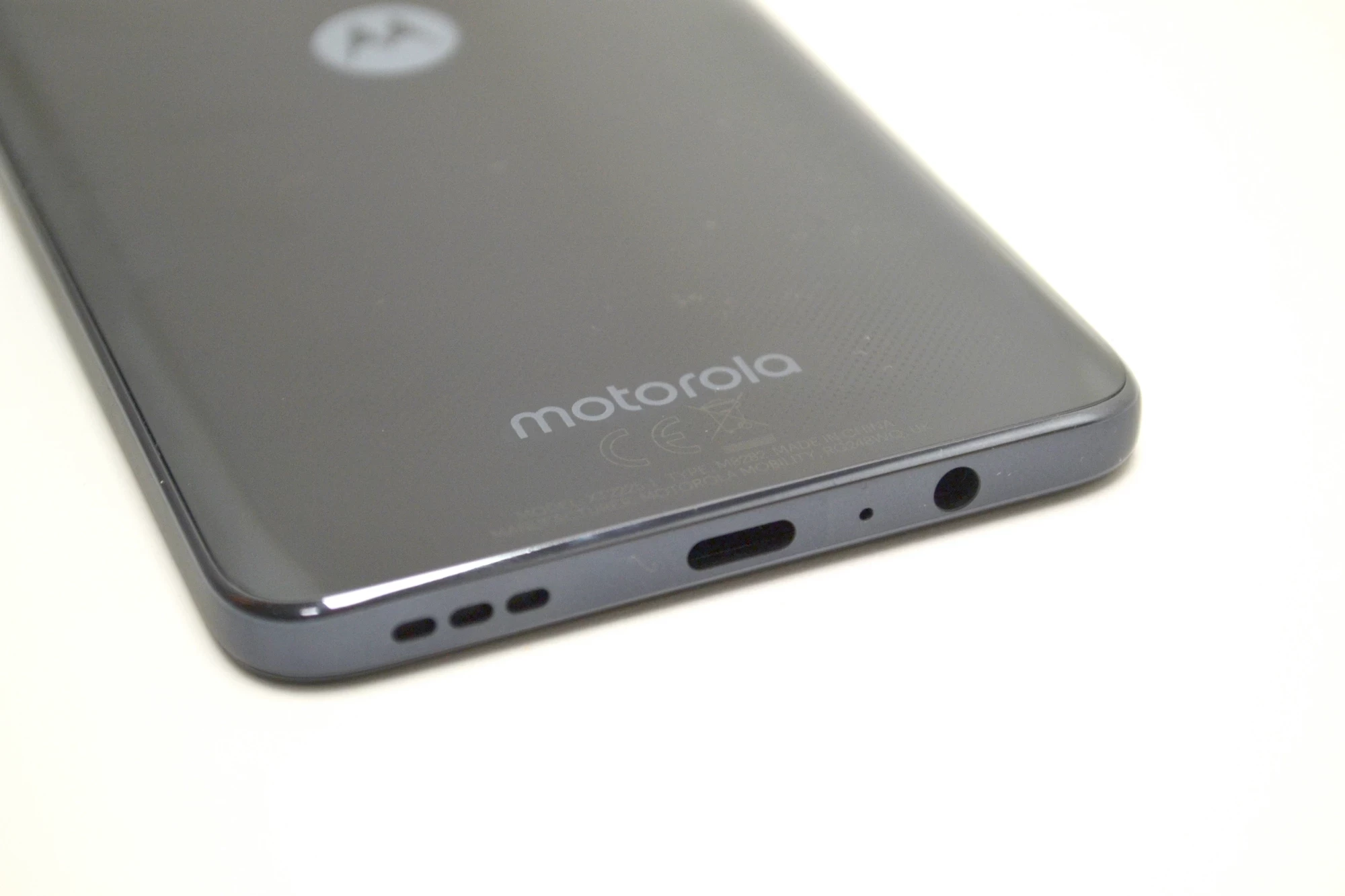 telefon-motorola-moto-g82-5g-6128gb-komplet-plus-pamiec-ram-6-gb