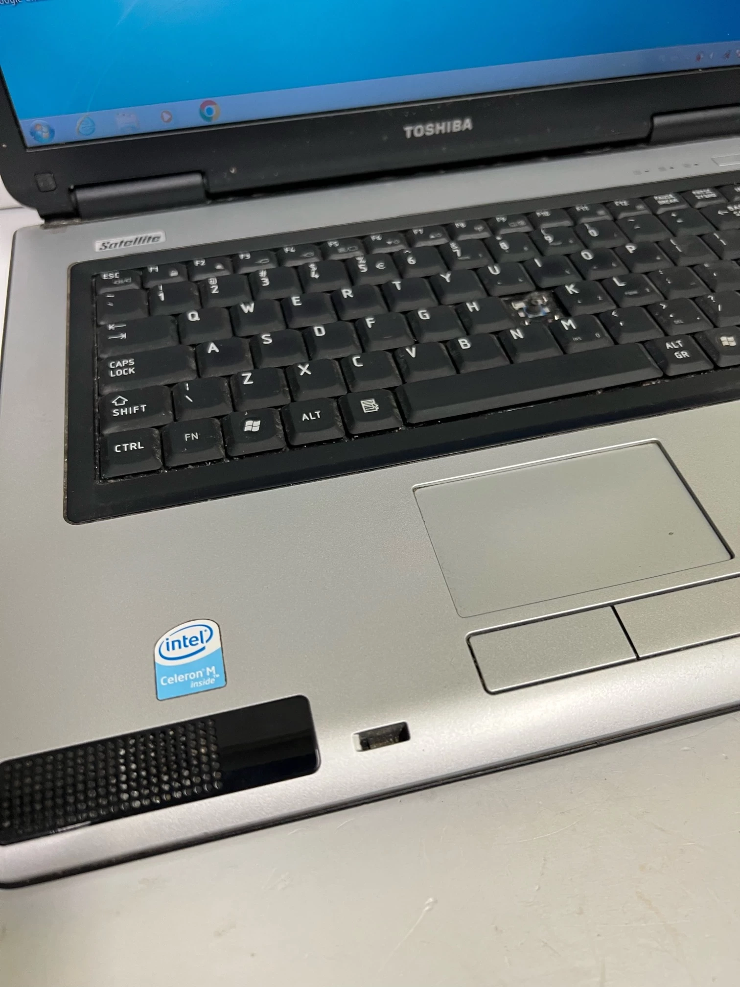 laptop-toshiba-l40-14g-zasilacz-tanio-kod-producenta-l40-14g