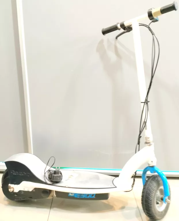 hulajnoga-elektryczna-razor-e300-ladowarka-stan-uzywany