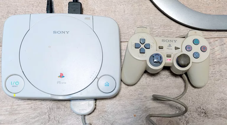 KONSOLA SONY PS ONE (PSX) SCPH-102+PAD+PISTOLET