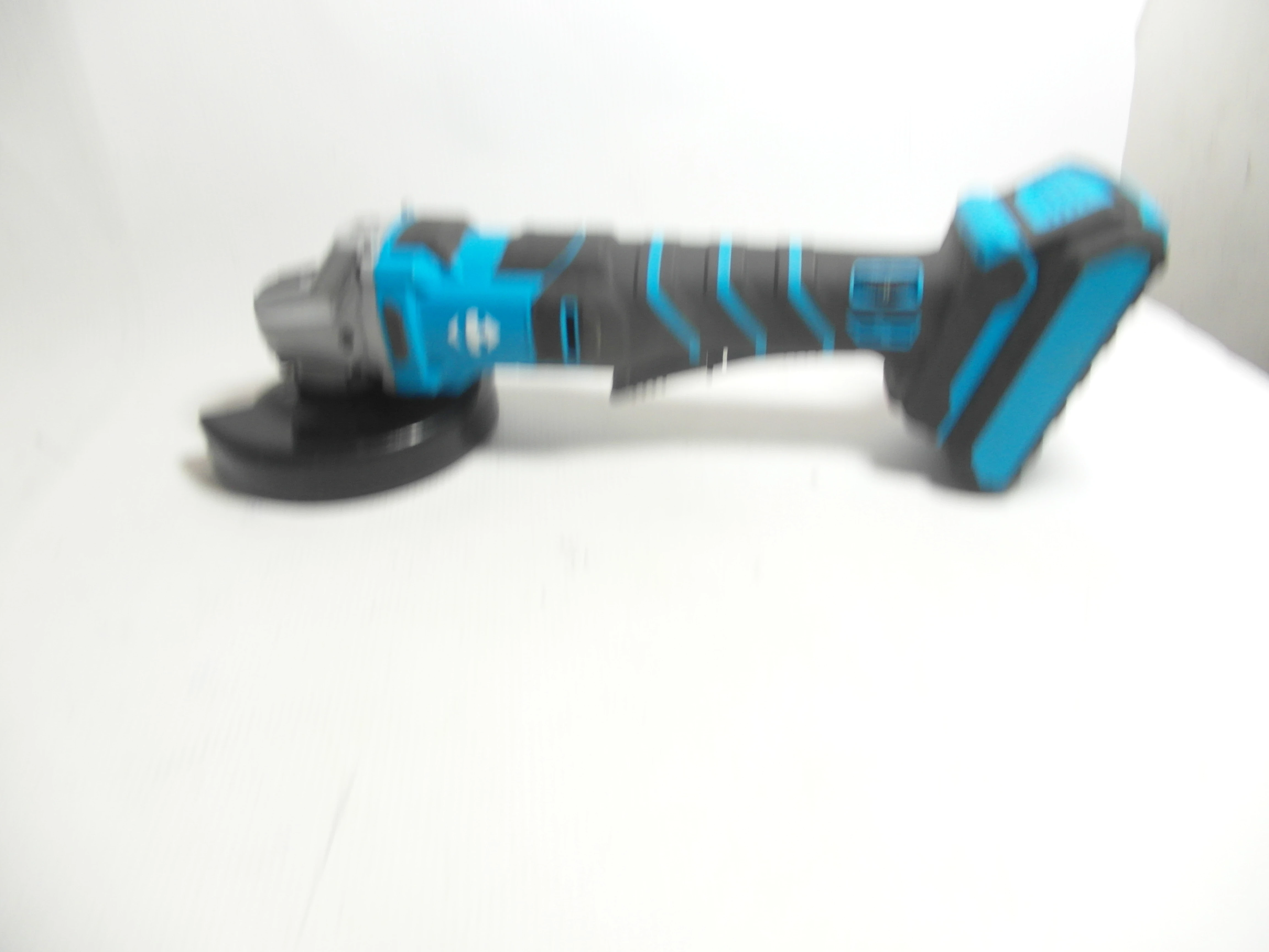 szlifierka-katowa-carrefour-20-v-stan-uzywany