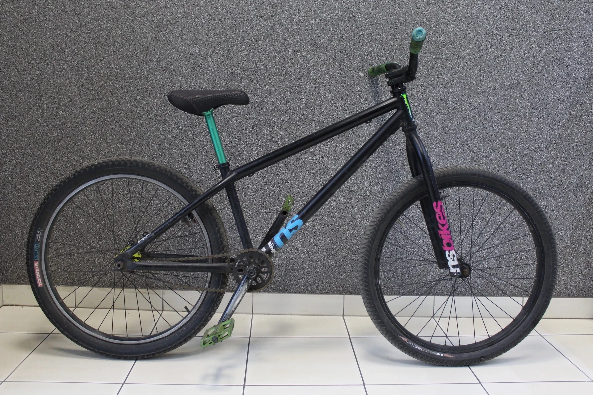 rower-dirtstreet-ns-bikes-holy-2-13-24-cale-kolor-czarny