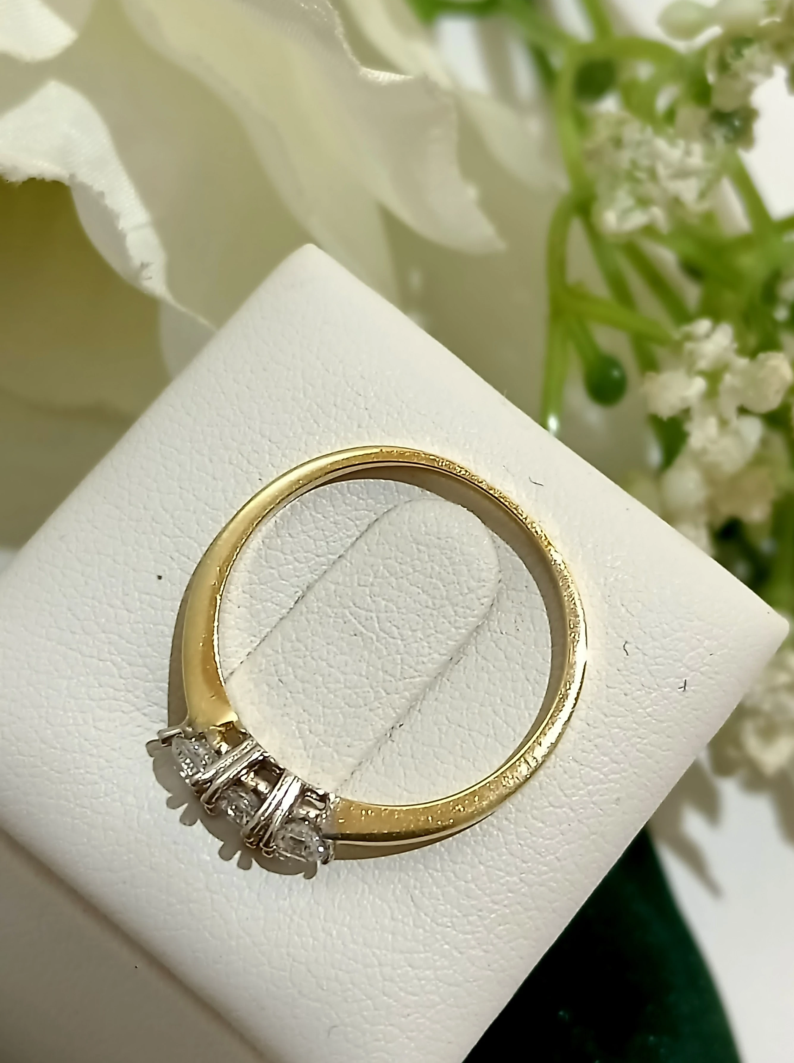 pierscionek-z-3-cyrkoniami-r18-stan-11323-2