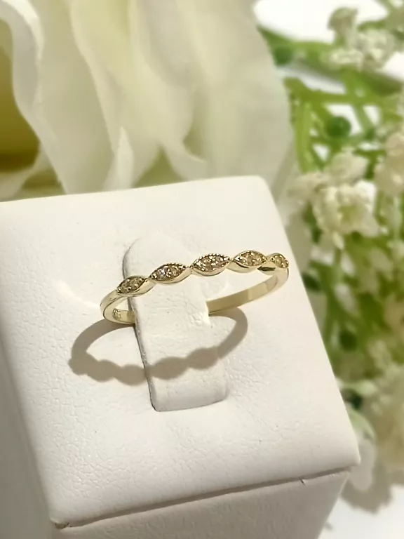 DELIKATNY PIERŚCIONEK R.14