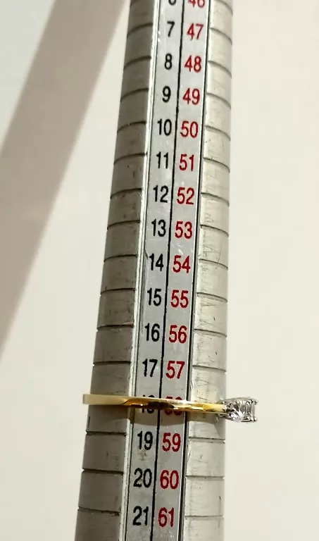 pierscionek-z-3-cyrkoniami-r18-material-15835-2