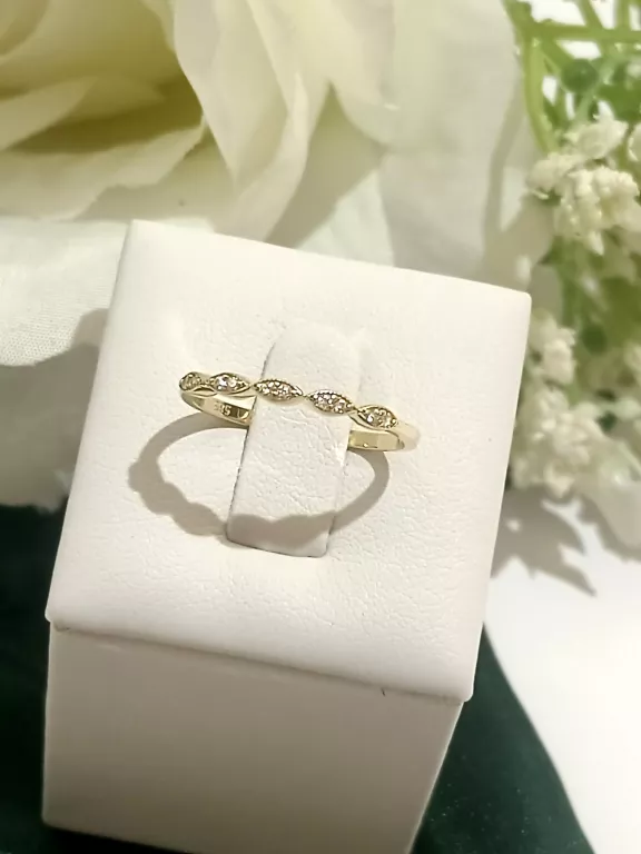 DELIKATNY PIERŚCIONEK R.14