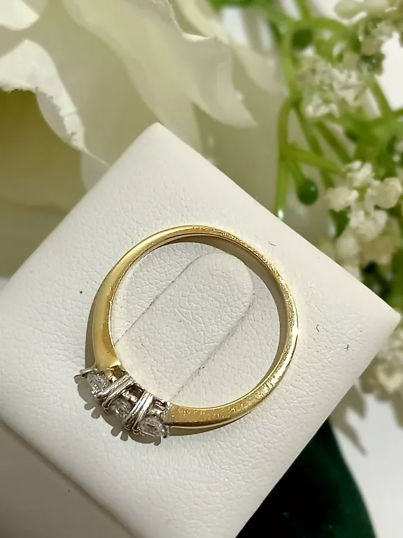 pierscionek-z-3-cyrkoniami-r18-stan-11323-2