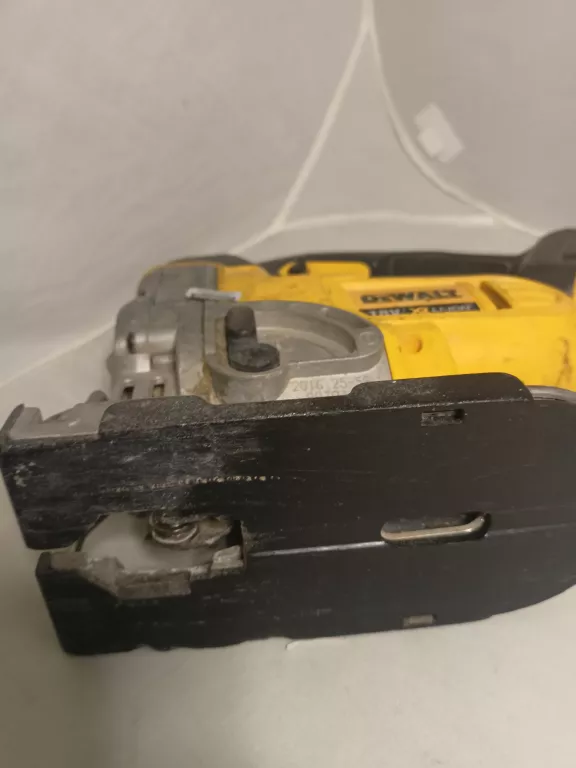 WYRZYNARKA DEWALT DCS331NT 400 W