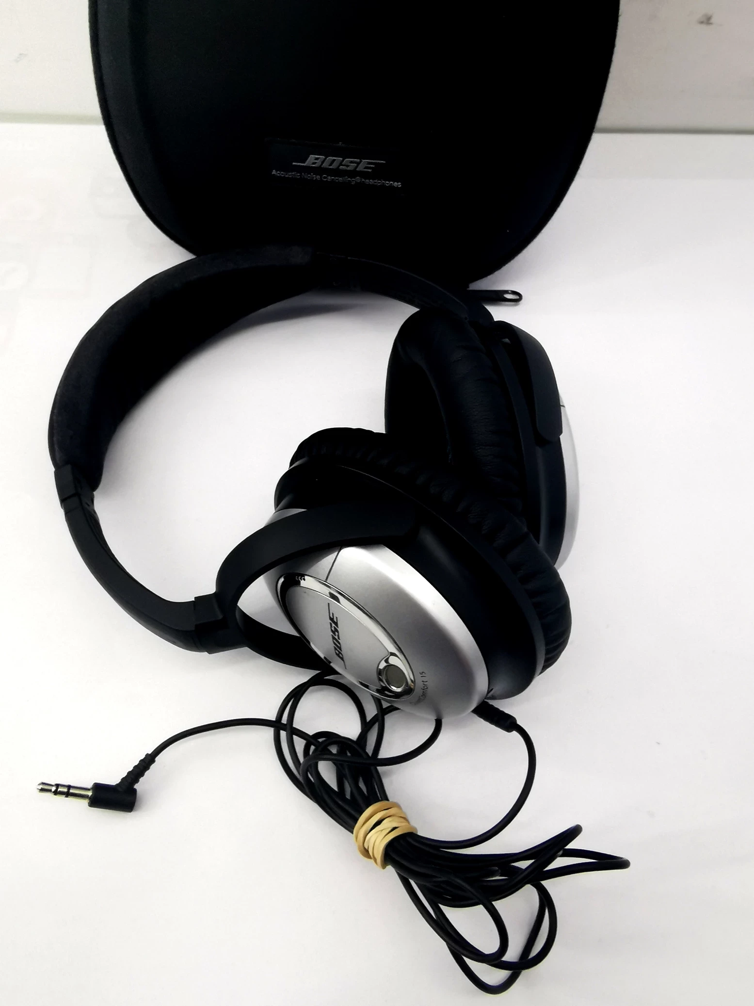 sluchawki-bose-quietcomfort-15-qc15-kolor-dominujacy-czarny