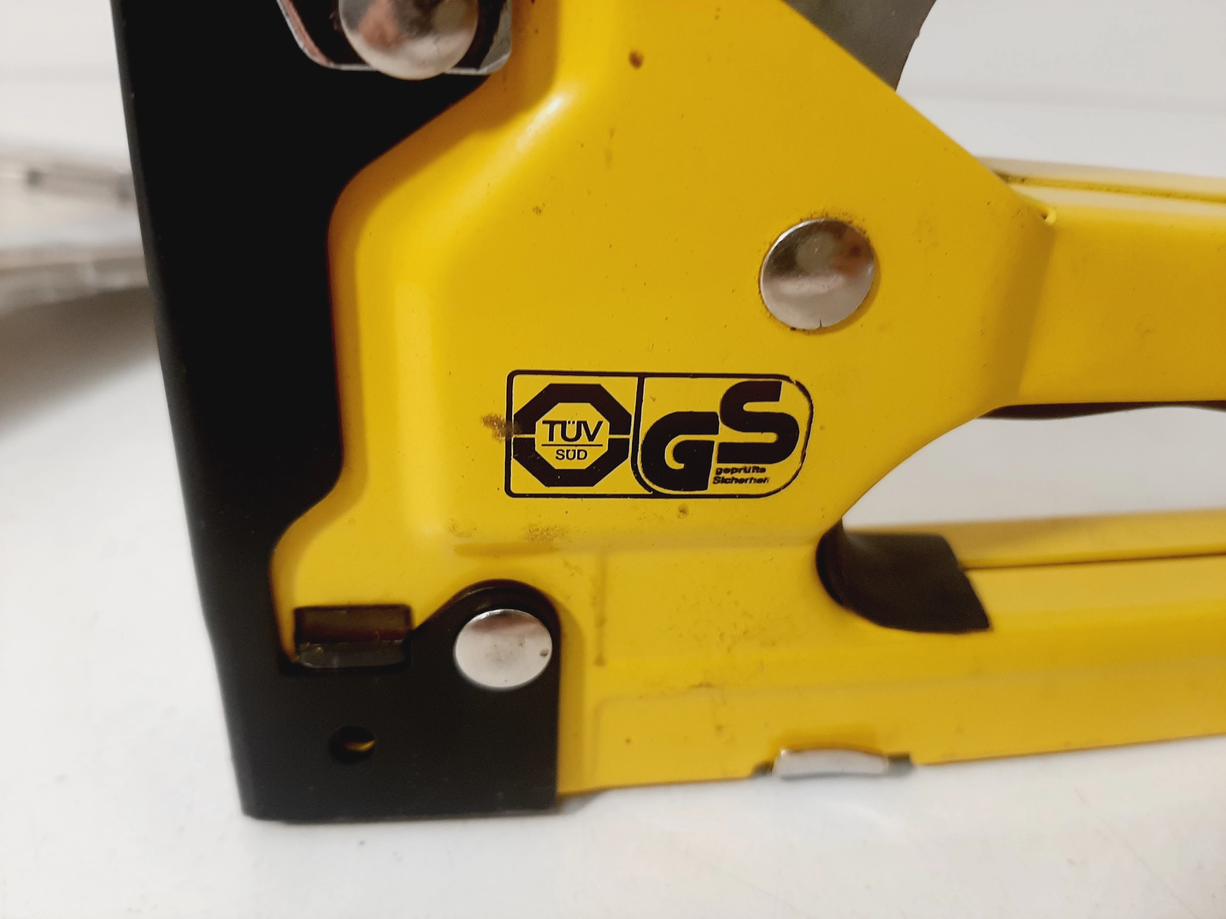 zszywacz-tapicerski-comparator-z-rozszywaczem-marka-comparator