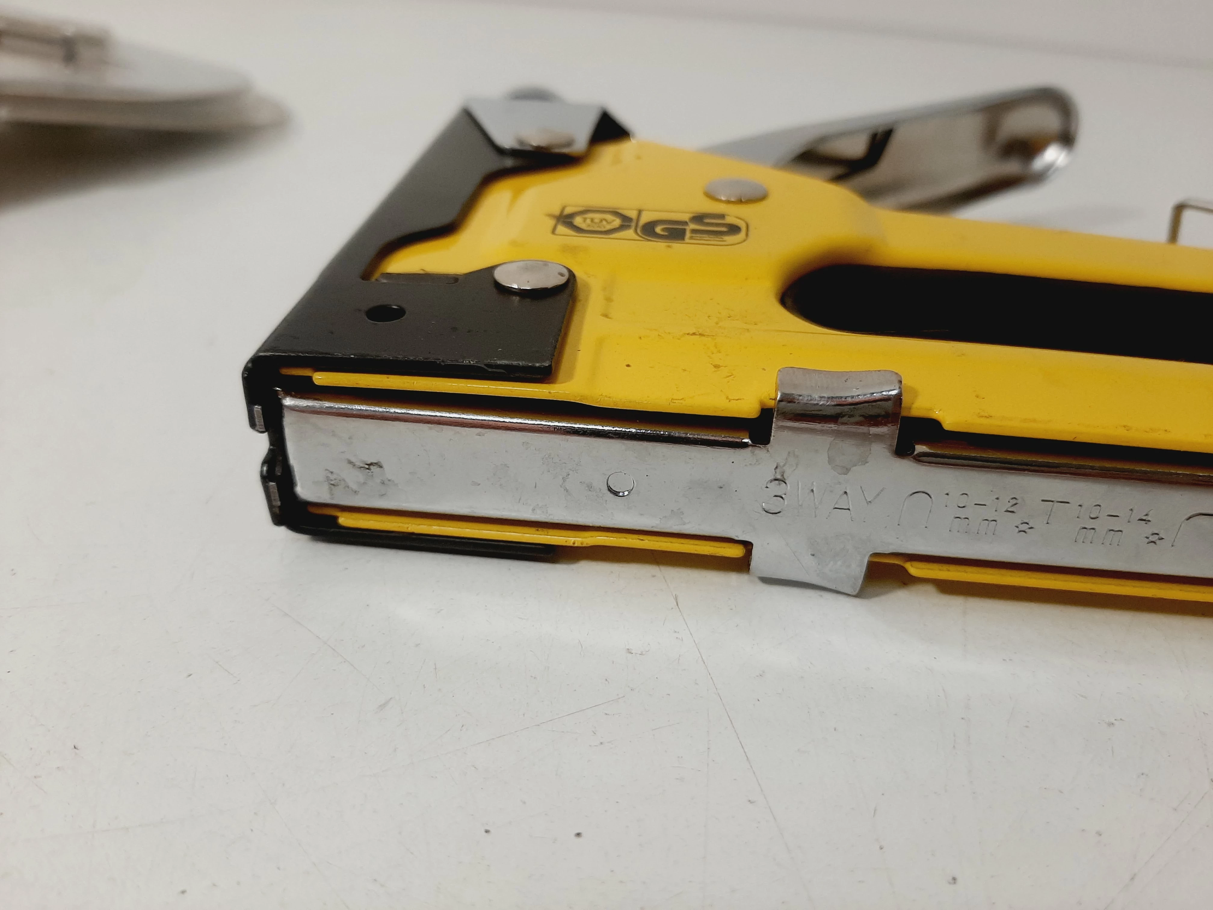 zszywacz-tapicerski-comparator-z-rozszywaczem-minimalna-dlugosc-zszywek-8