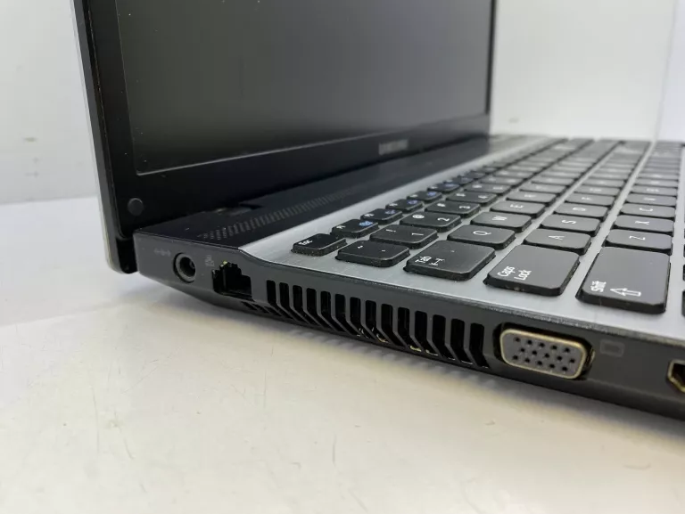 LAPTOP SAMSUNG 300V 750GB/6GB