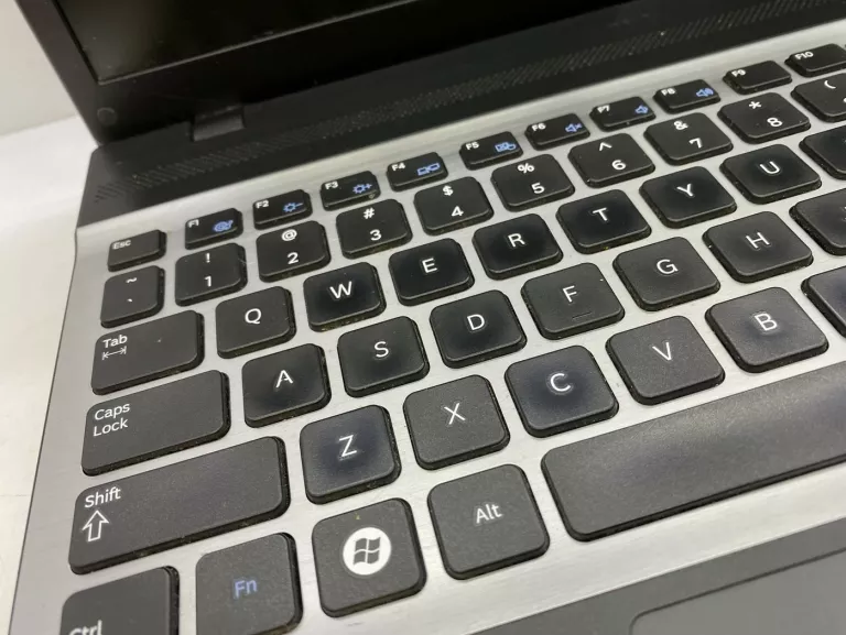 LAPTOP SAMSUNG 300V 750GB/6GB