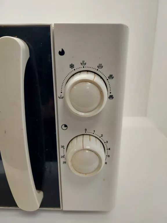 kuchenka-mikrofalowa-bluesky-bmo20z-16-stan-uzywany