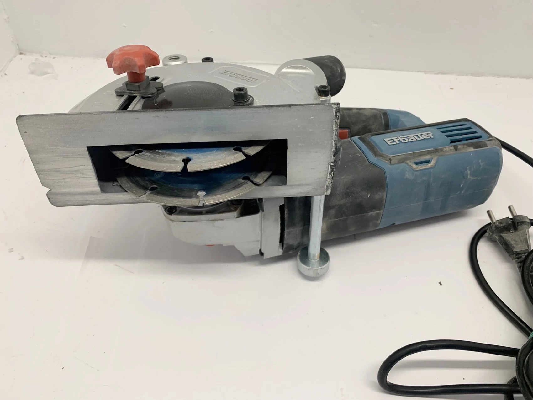 bruzdownica-erbauer-ewc1500-1500-w-minimala-szerokosc-ciecia-1