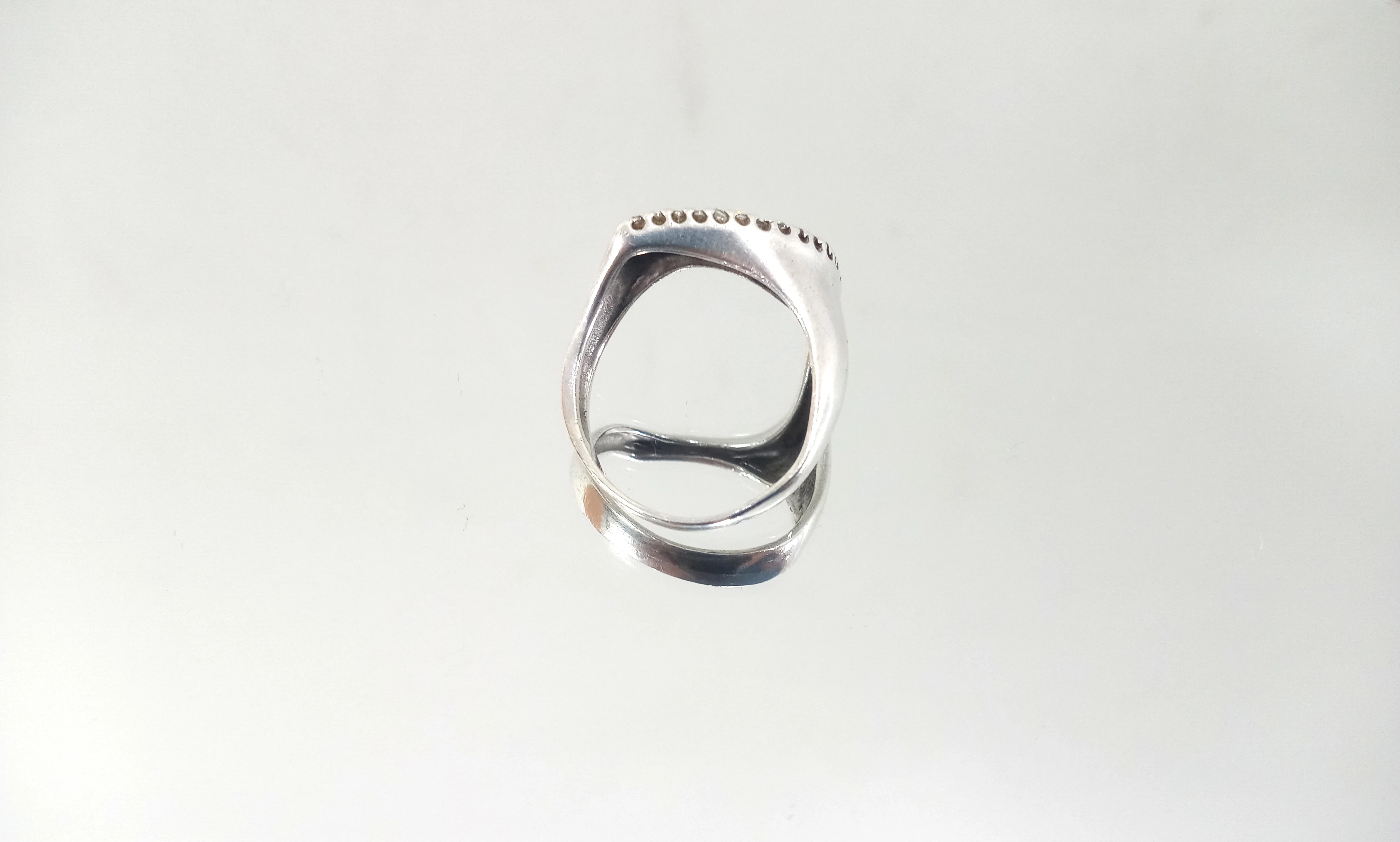 ciekawy-srebrny-pierscionek-material-dominujacy-223721-2048