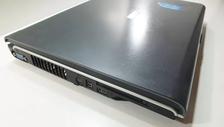 LAPTOP TOSHIBA EQUIUN INTEL 1.60/1GB/60GB.XP NIE ŁĄCZY KABEL