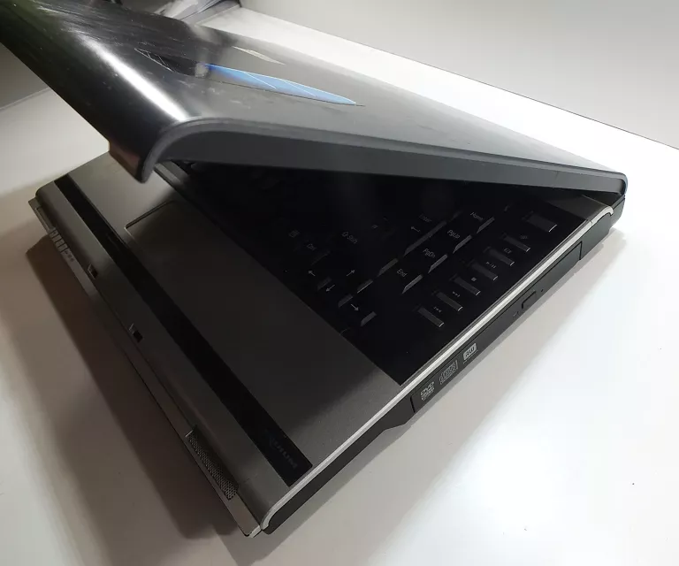 LAPTOP TOSHIBA EQUIUN INTEL 1.60/1GB/60GB.XP NIE ŁĄCZY KABEL