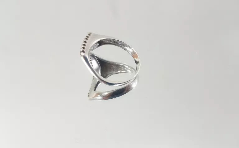 CIEKAWY SREBRNY PIERŚCIONEK