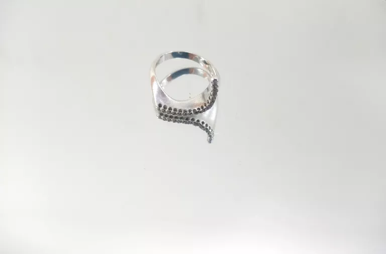 ciekawy-srebrny-pierscionek-stan-11323-253806