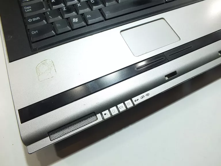 LAPTOP TOSHIBA EQUIUN INTEL 1.60/1GB/60GB.XP NIE ŁĄCZY KABEL