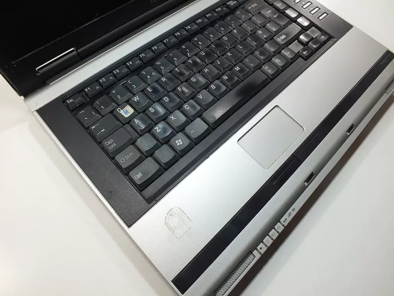 LAPTOP TOSHIBA EQUIUN INTEL 1.60/1GB/60GB.XP NIE ŁĄCZY KABEL