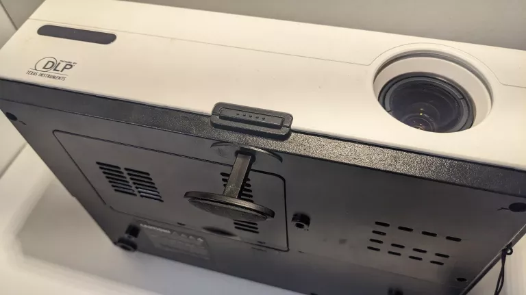 PROJEKTOR OPTOMA ES520 * USZKODZONY