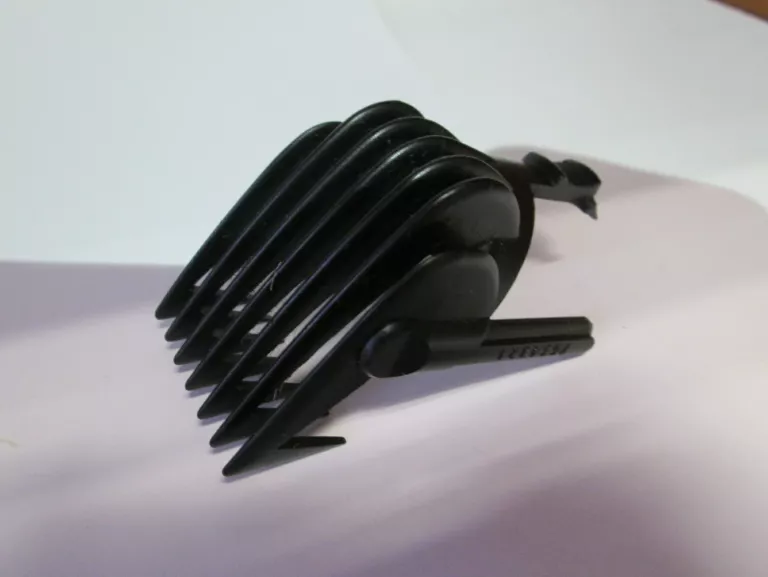 maszynka-do-strzyzenia-philips-philishave-c24-kolor-dominujacy-bordowy