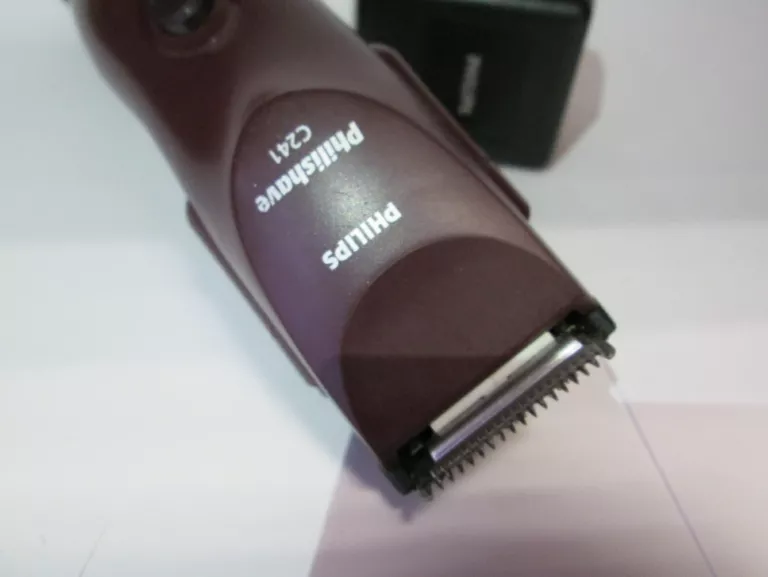 maszynka-do-strzyzenia-philips-philishave-c24-mozliwosc-mycia-pod-woda-brak-informacji