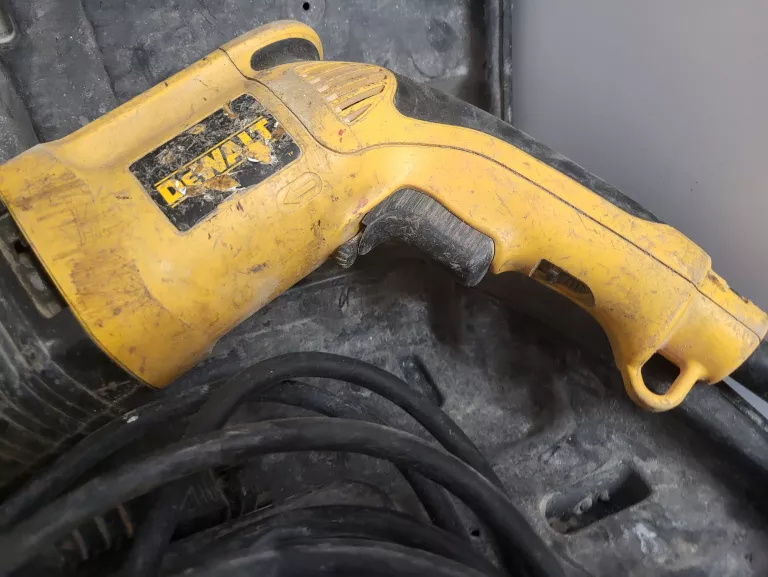 MŁOTOWIERTARKA DEWALT D25002