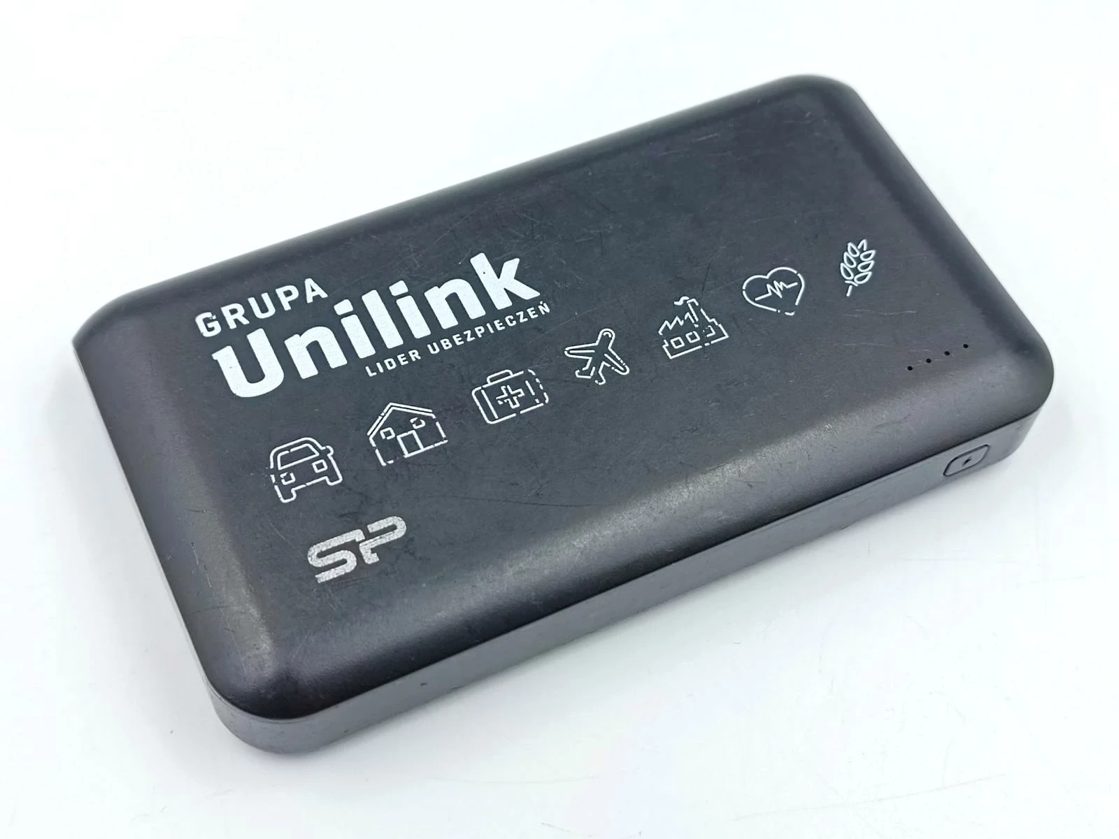 powerbank-czarny-10000mah-pojemnosc-akumulatora-10000