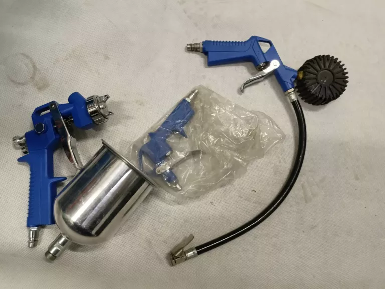 kompresor-50l-adac-montecarlo-d3-akcesoria-pojemnosc-zbiornika-0