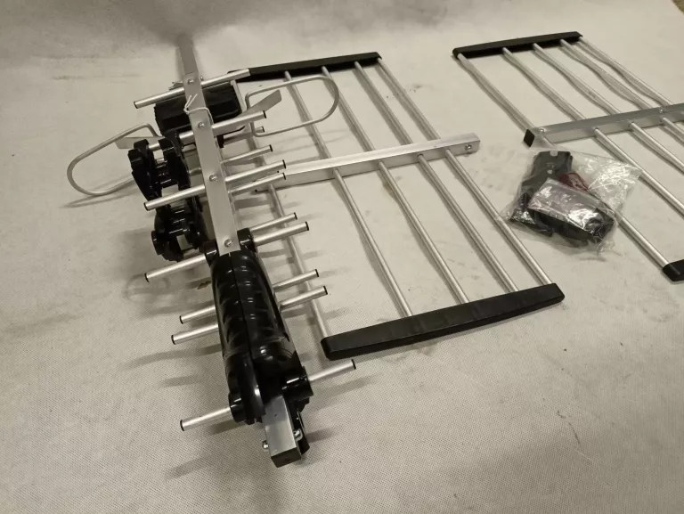 ANTENA ZEWNETRZNA XENIC UHF-141 5G KOMPLET
