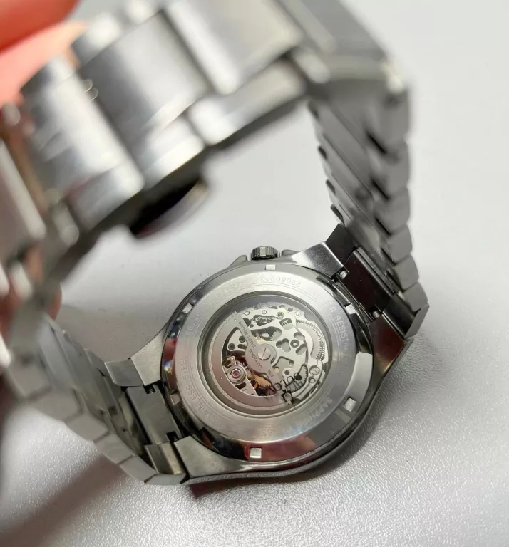 ZEGAREK BULOVA 98A179 OPIS