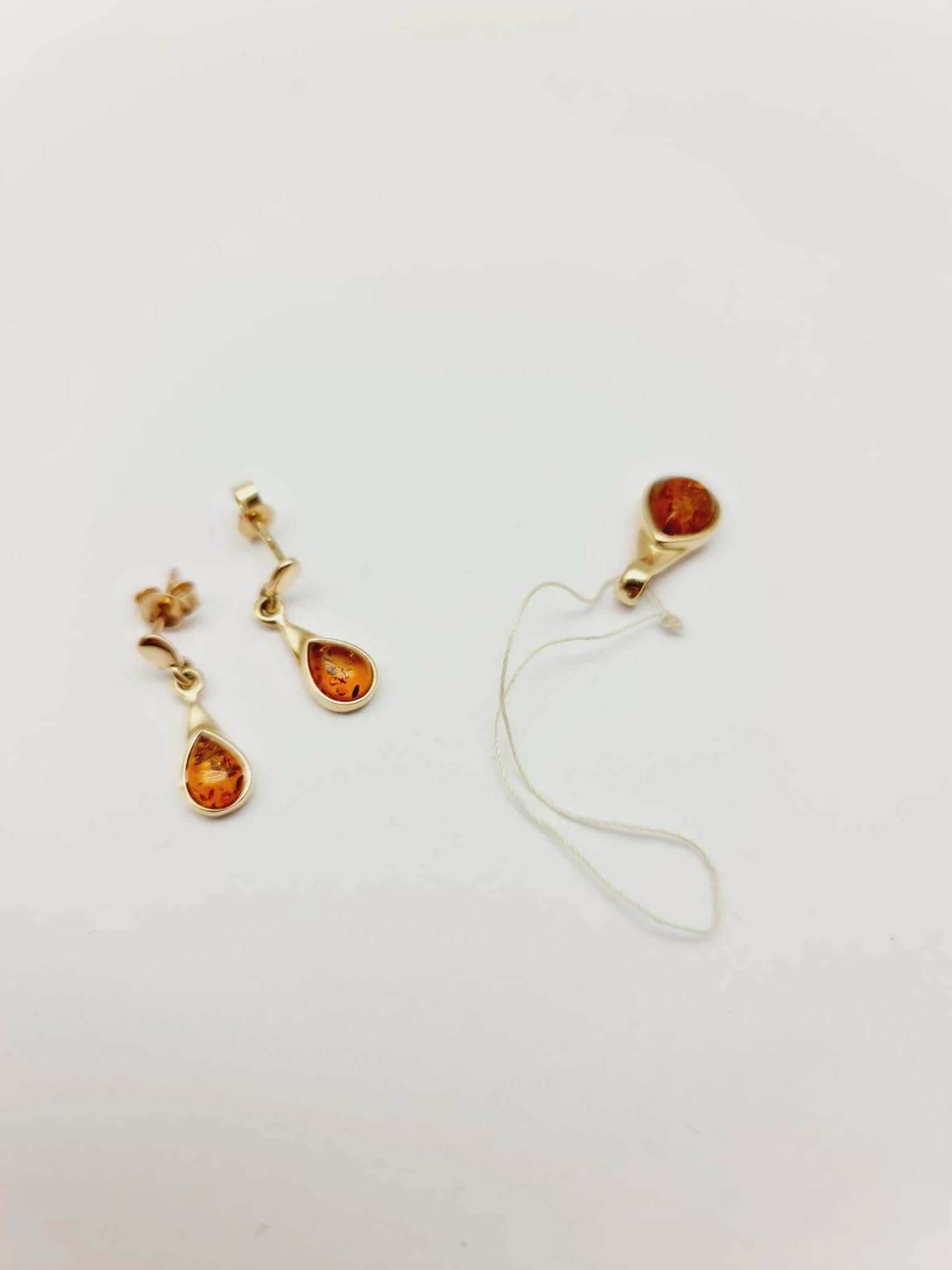 zestaw-bizuterii-yes-kolczyki-zawieszka-bursztyn-jednosci-narodowej-45-sj-wroclaw