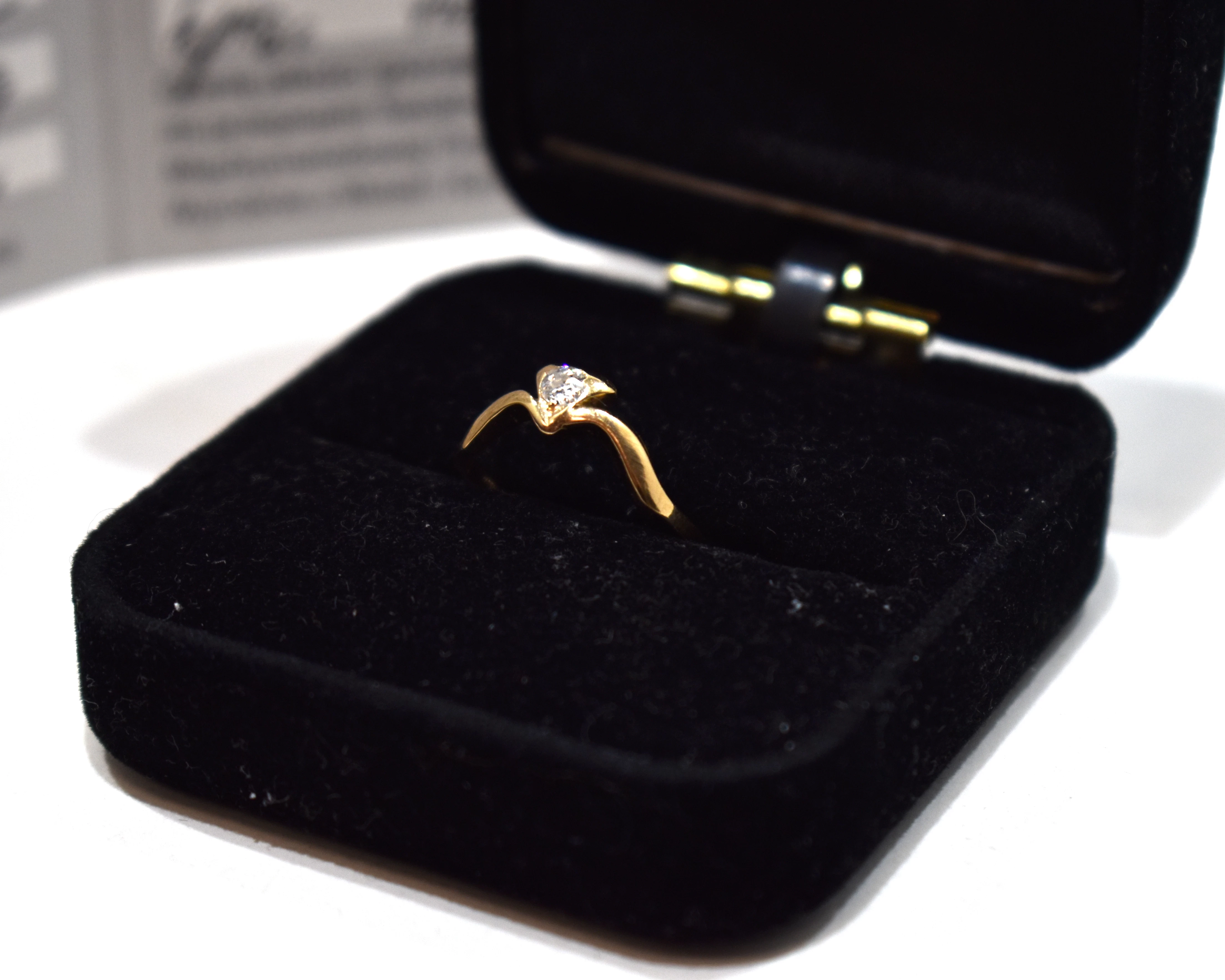 uroczy-zloty-pierscionek-z-brylantem-129g-585-kamien-17088-128