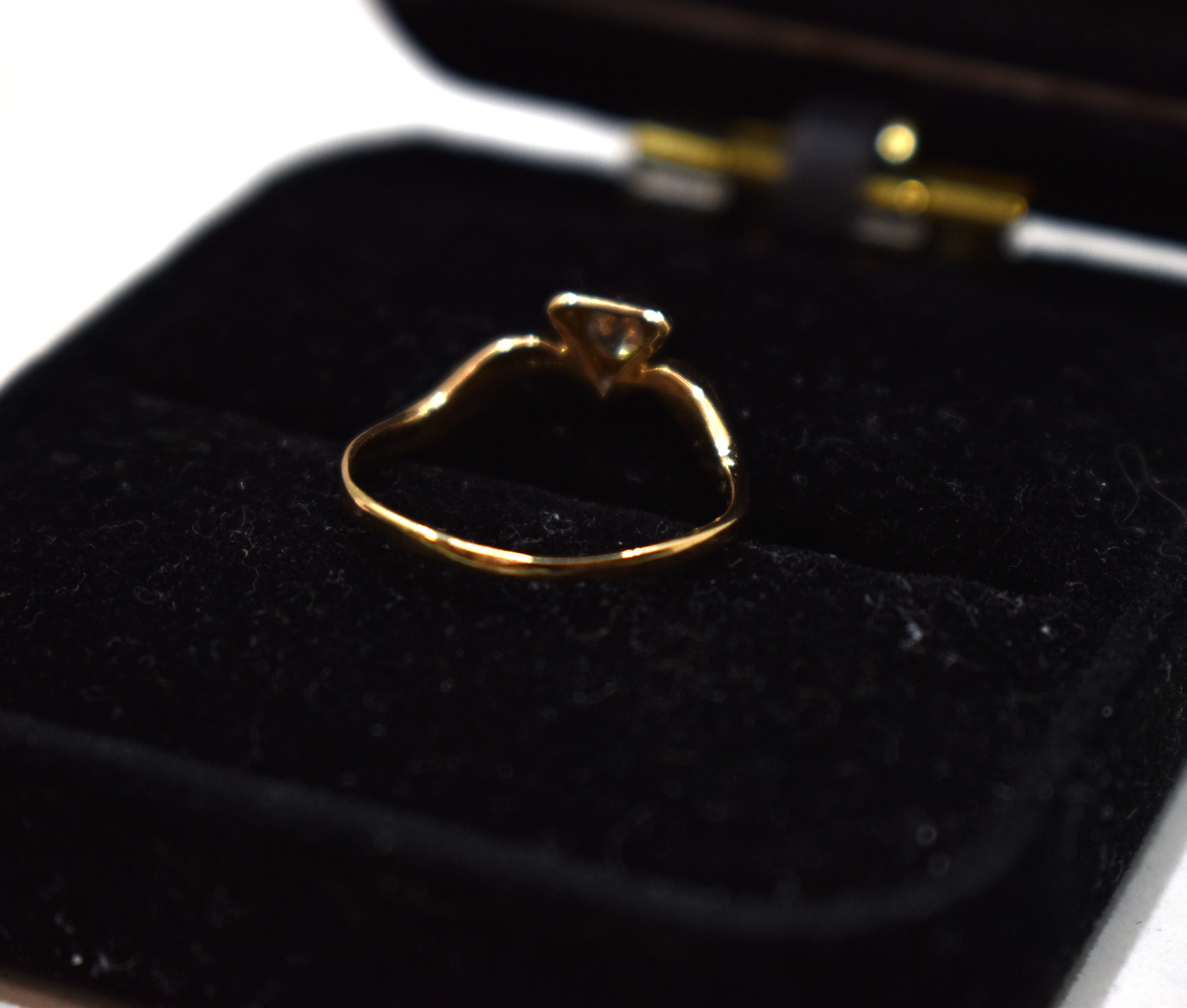 uroczy-zloty-pierscionek-z-brylantem-129g-585-ean-gtin-5905868206135