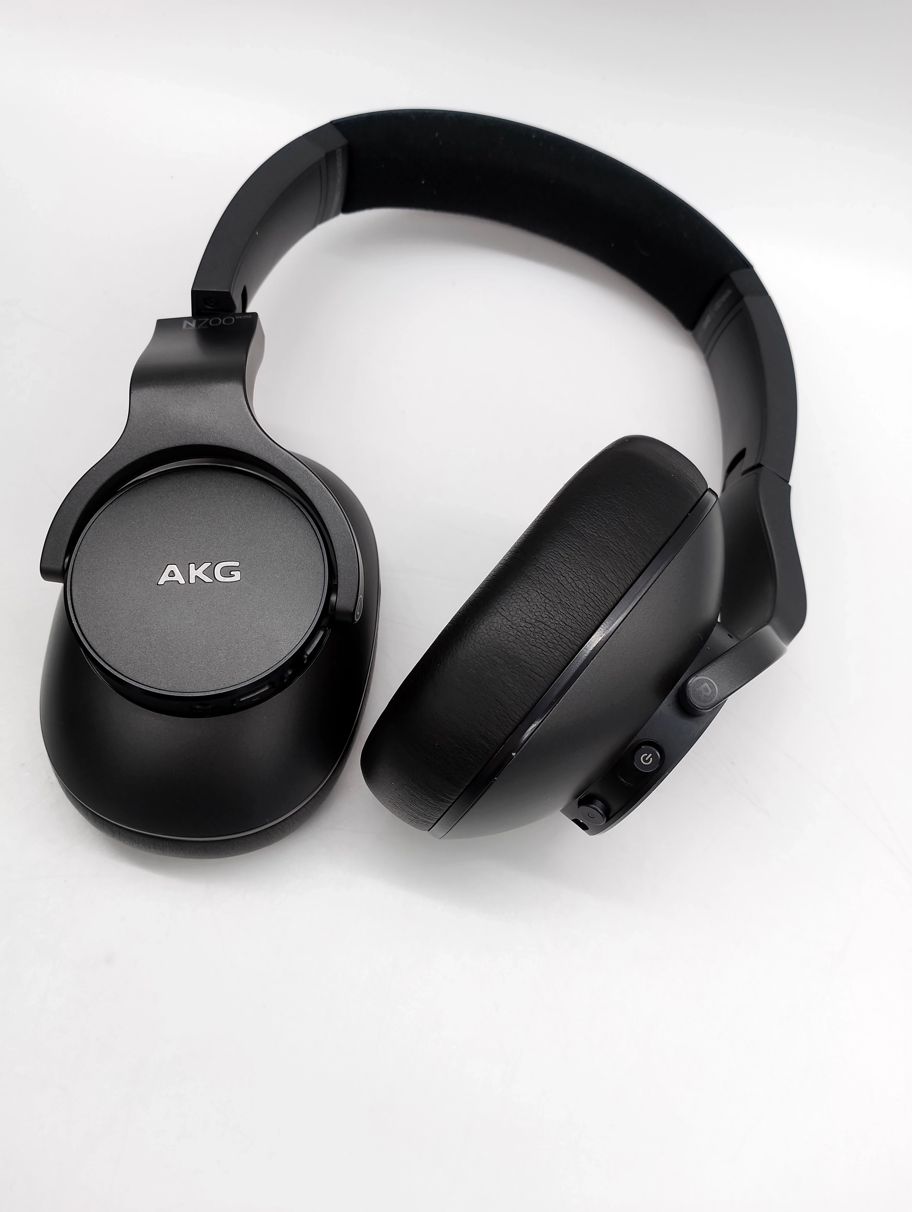 sluchawki-akg-n700nc-m2-rodzaj-sluchawek-nauszne