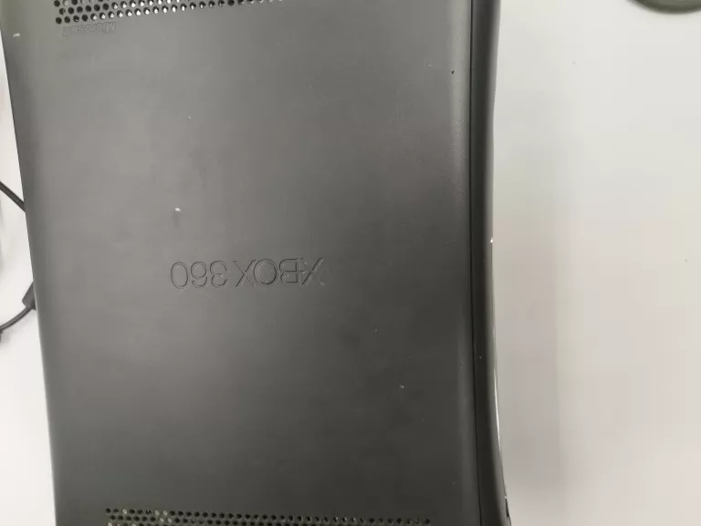 konsola-xbox-360-fat-zasilacz-liczba-kontrolerow-w-zestawie-brak