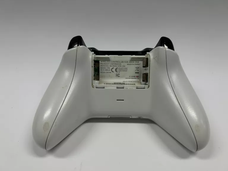 PAD XBOX ONE 1708 USZKODZONY