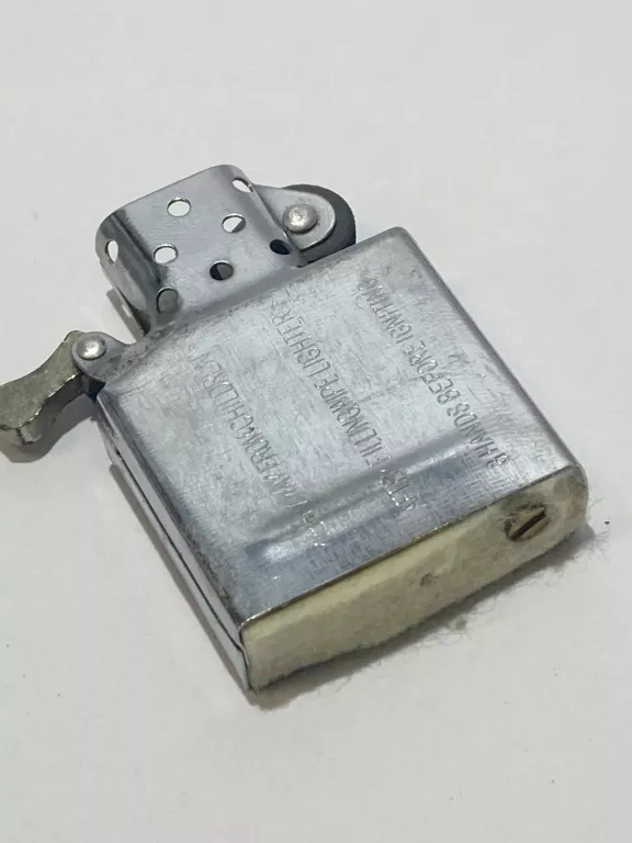 zapalniczka-kantai-etui-zippo-rodzaj-zapalniczka-benzynowa