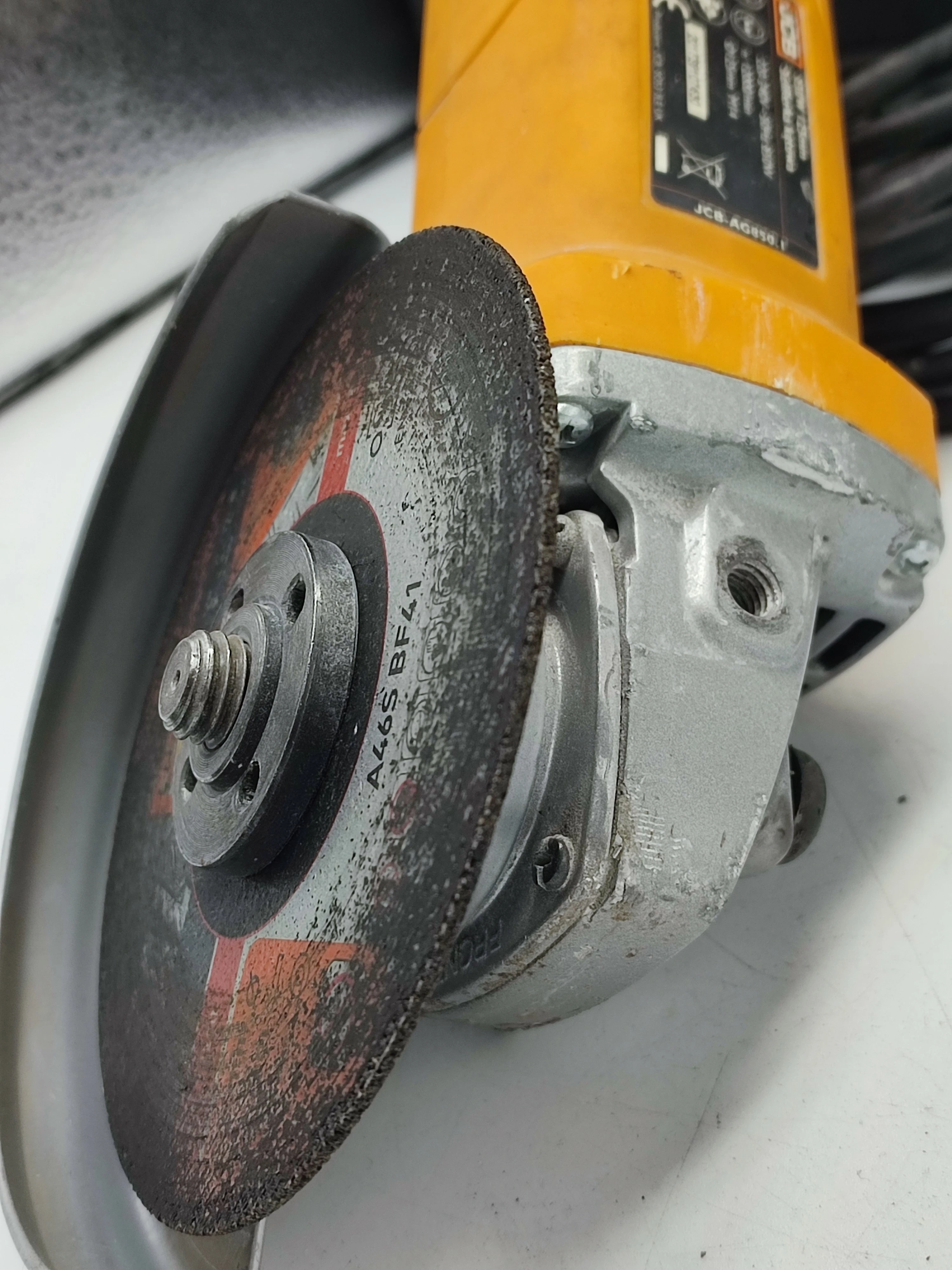 szlifierka-katowa-jcb-ag850-marka-jcb