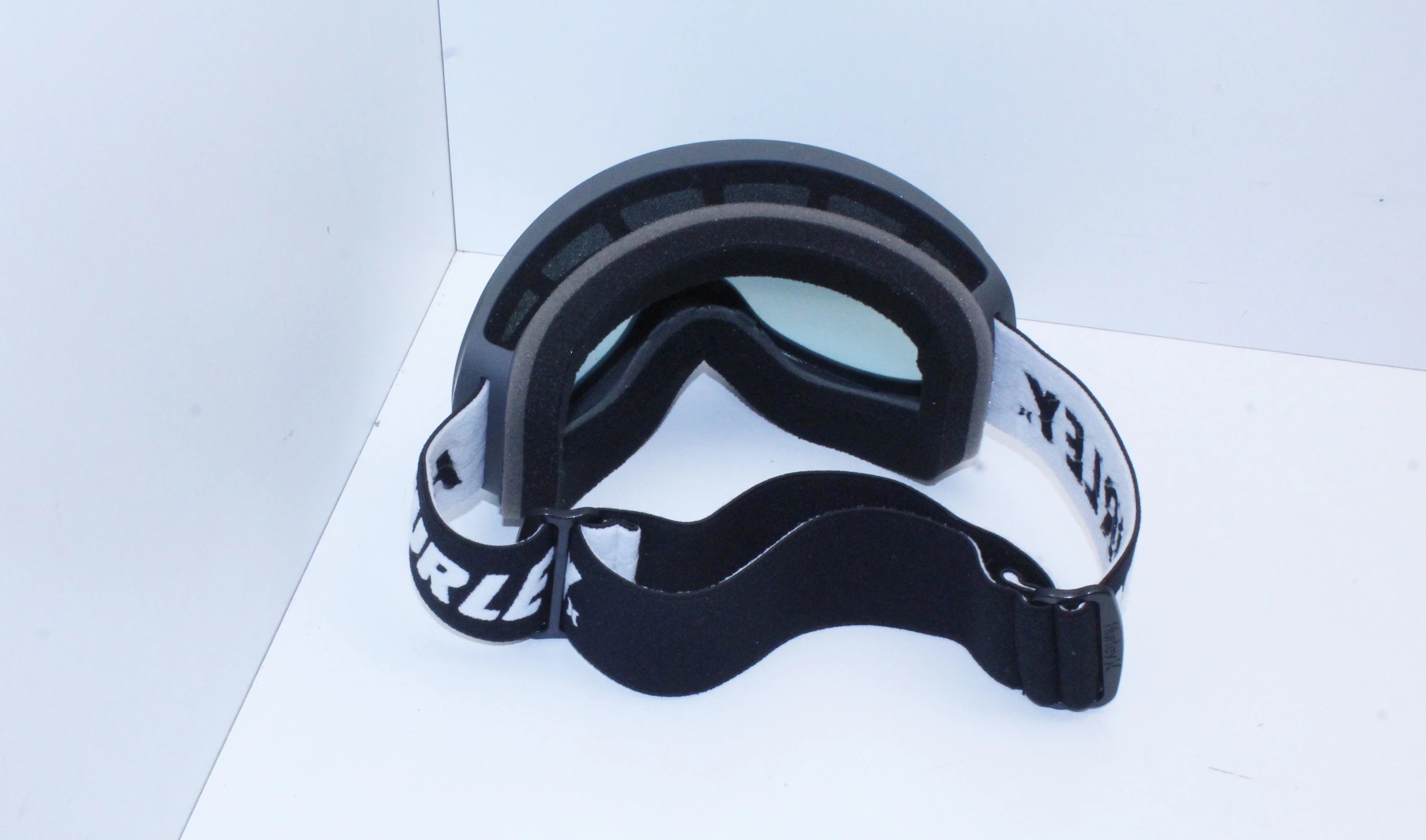 gogle-narciarskie-hurley-niebieska-szybka-kod-producenta-hurley-niebieska-szybka