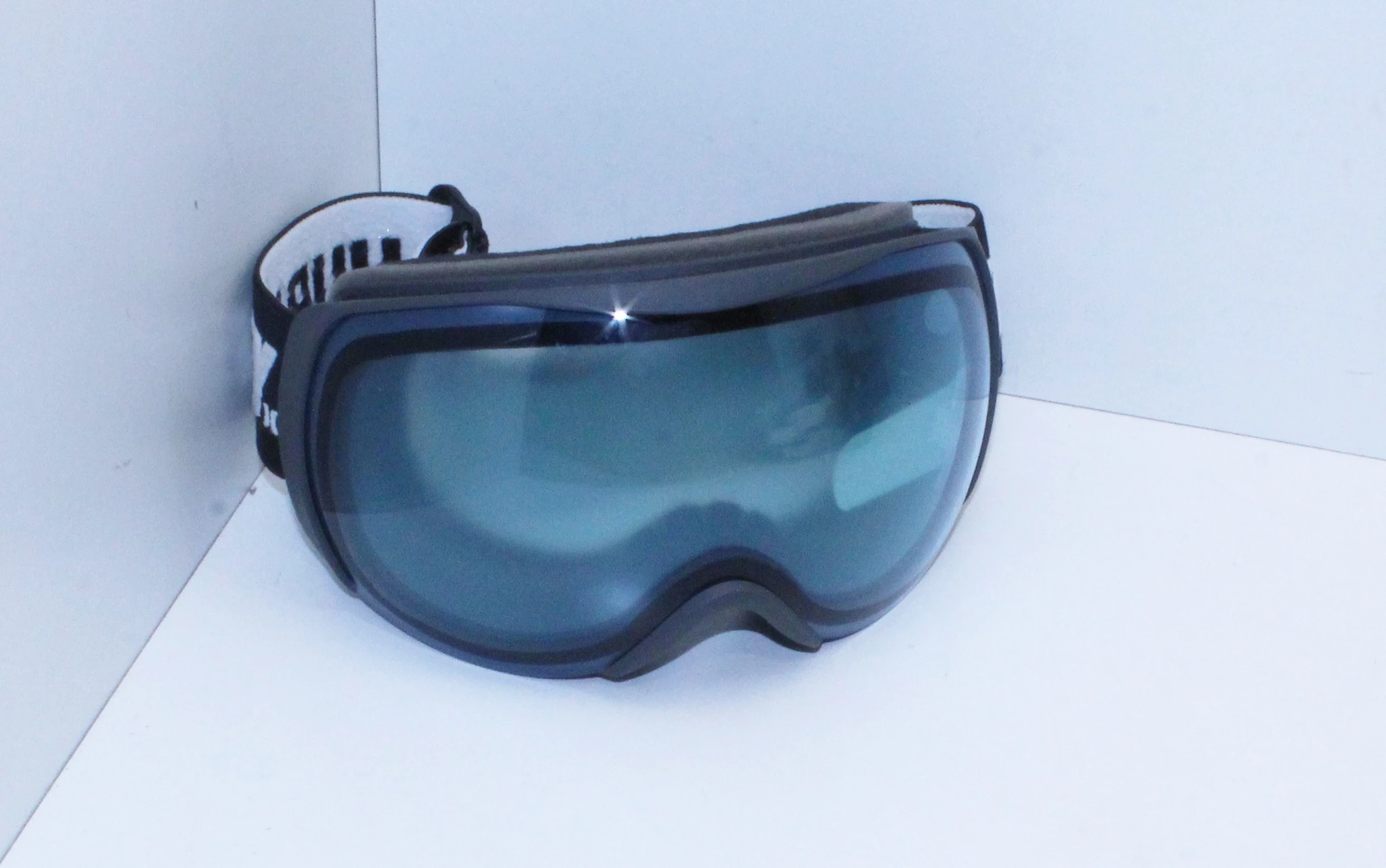 gogle-narciarskie-hurley-niebieska-szybka-daszynskiego-22-wroclaw-gracja