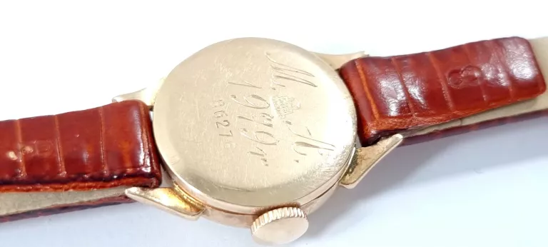 ZŁOTY ZEGAREK NA SKÓRZANYM PASKU