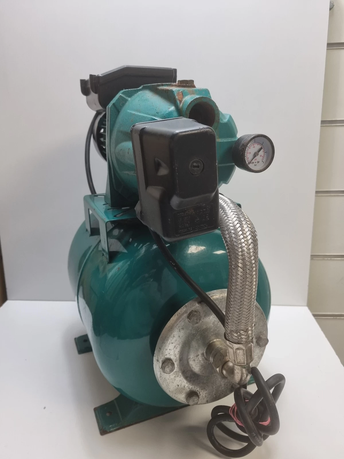 hydrofor-pompa-aqua-sv800-800w-3600lh-20l-ean-gtin-8717605079851