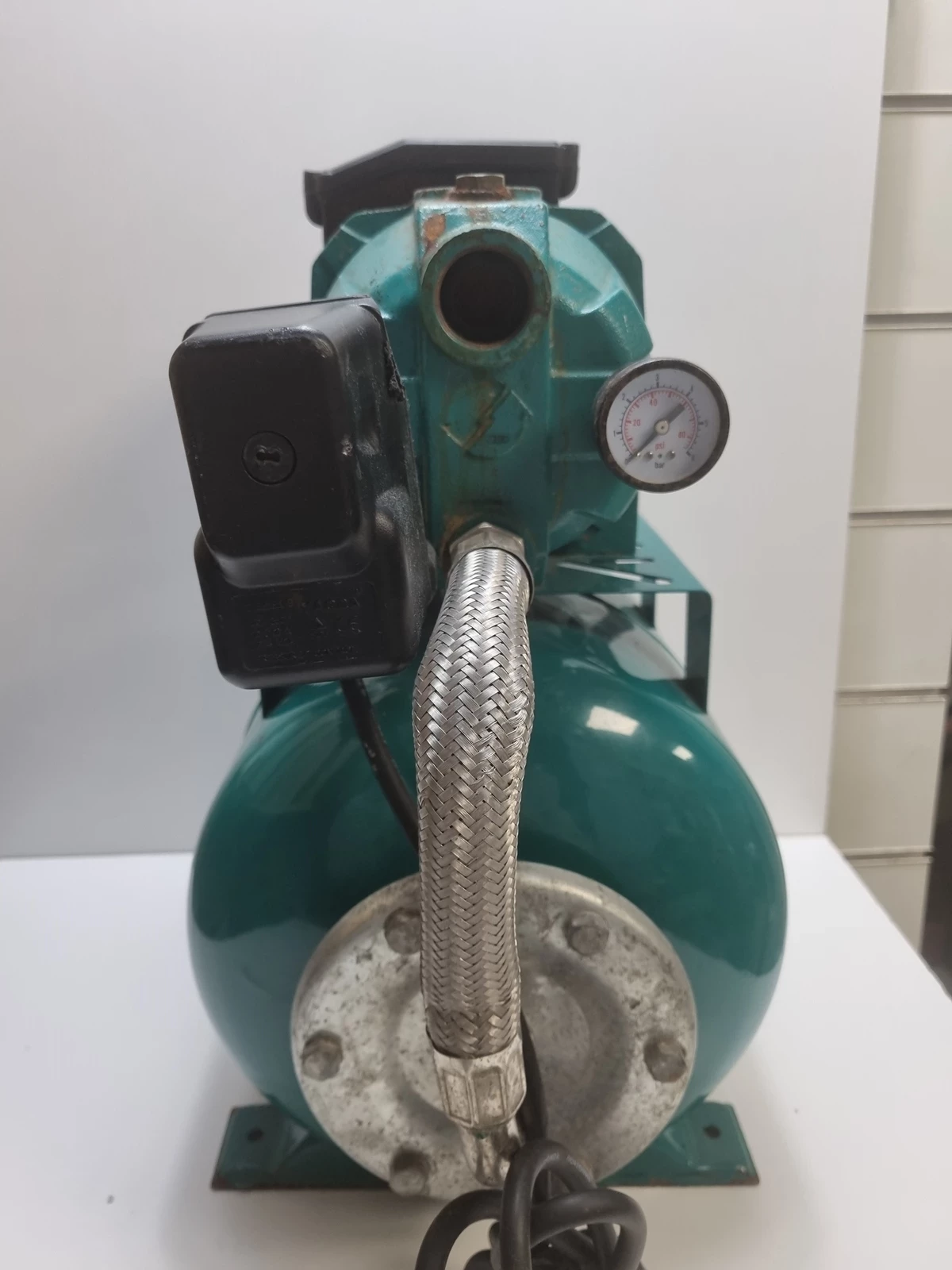 hydrofor-pompa-aqua-sv800-800w-3600lh-20l-maksymalna-wydajnosc-pompy-3600